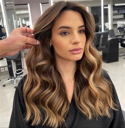 cabelo curto morena iluminada|Morena iluminada: 80 fotos dos tons que são。